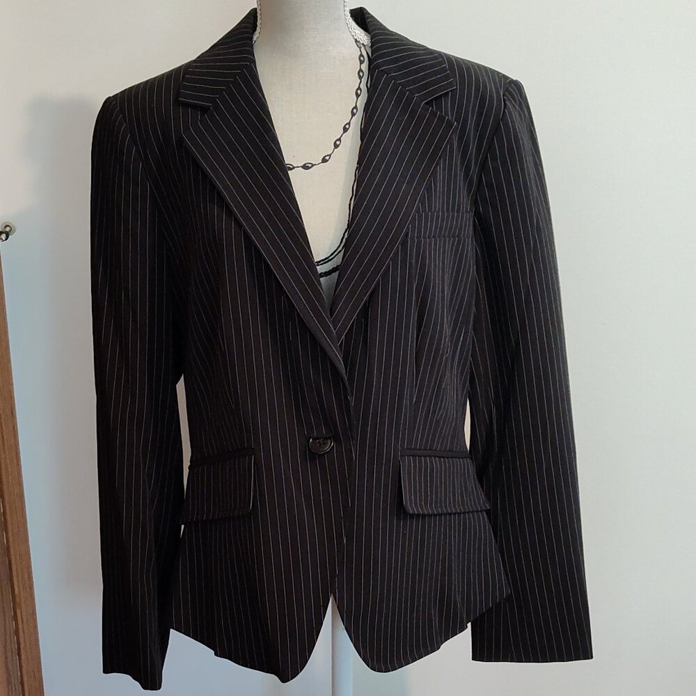 Worthington Petite Stretch black & white pinstripe blazer, EUC, size 4P